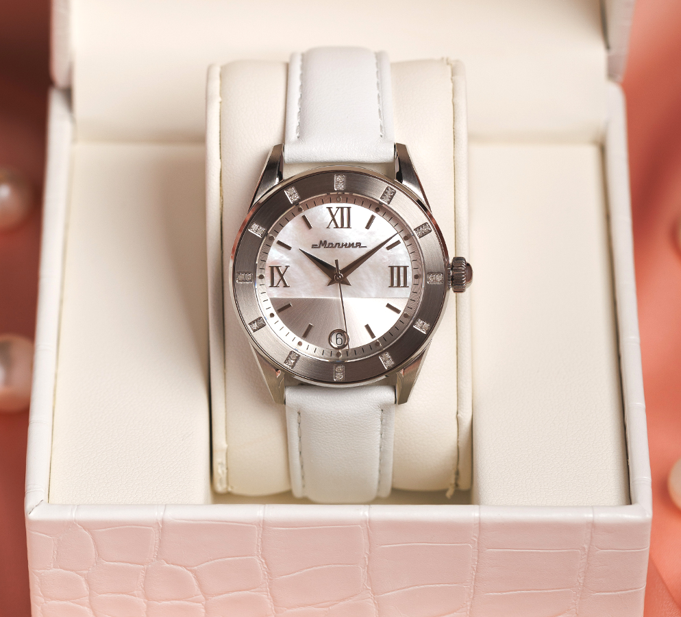 Pearl 715 36 mm 石英机芯